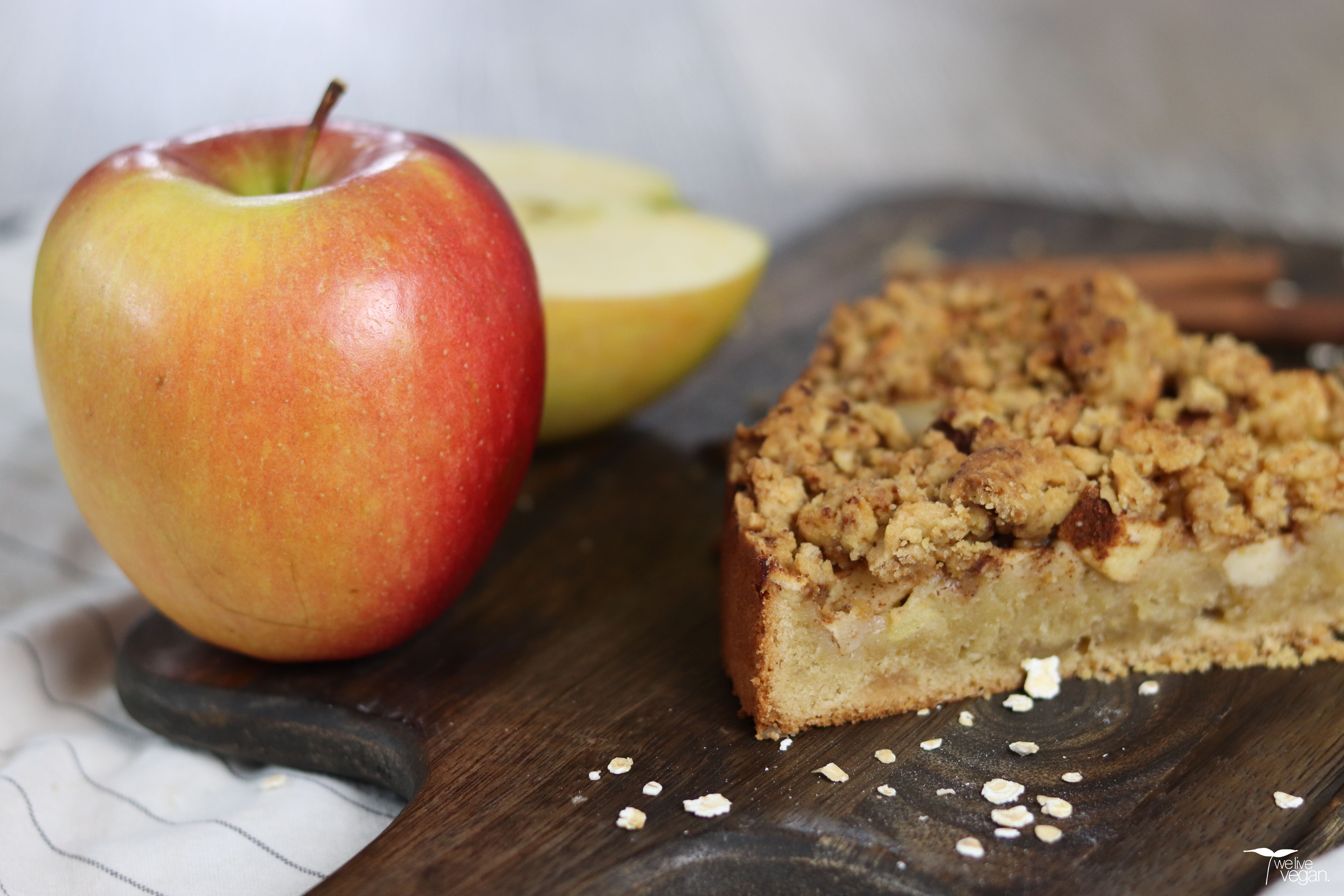 Veganer Apfelkuchen Mit Streuseln - We Live Vegan.